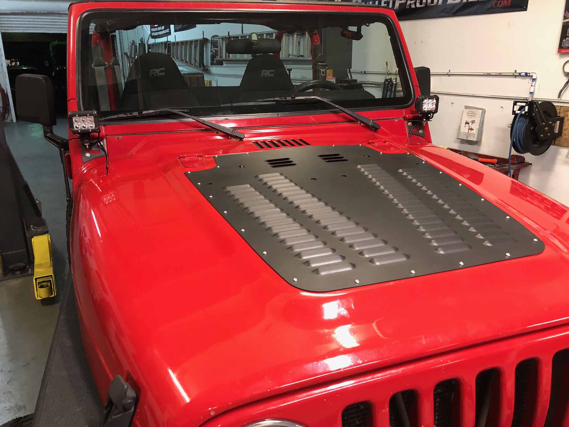 Jeep 2001 Red completed hood